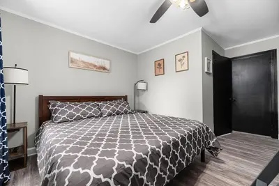 Image de Magnolia Small Apartment w/ King-size Amenities- High Quality Beds & Pillows!