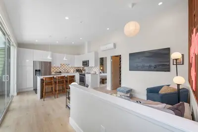 Image de Modern luxury home, panoramic views!