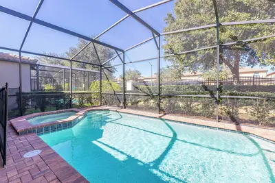 Image de Spacious 5br home in Kissimmee, perfect for 14 guests near attractions.