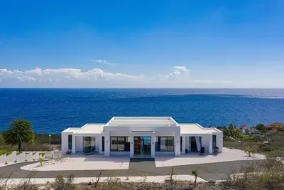 Modern Luxury Villa w/ Private Pool & Magnificent sea & Lake View - Coral Estate
