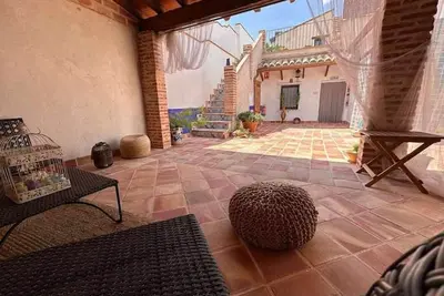 Image de House Between Mills (Vut)