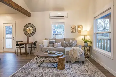 Image de Darling Remodel, Ac, Walkable Westside