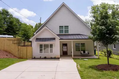 Image de The Athens Pad ~Tailgate ready ~Walk to Stadium