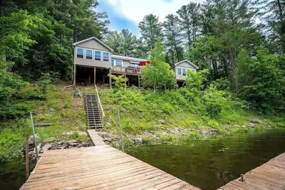 Image de Spacious 5 Bedroom Cabin Riverfront/Black Lake Access