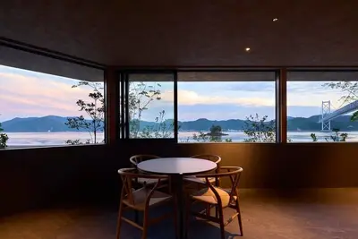Image de Seaside Villa Seen Shallow Sea