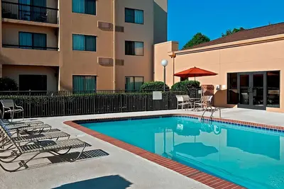 Image de Affordability Meets Comfort! Spacious and Modern Suite, Seasonal Pool!