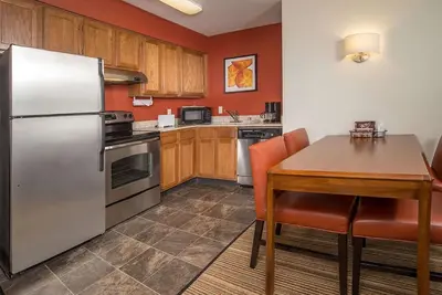 Image de Indulge in Home-Like Comfort! Pet-Friendly, Close to East End Historic District