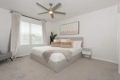 Image de Urban Oasis in Chicago’s Best Suburb