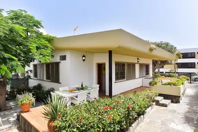 Belvilla by Oyo Beach House Adelfas