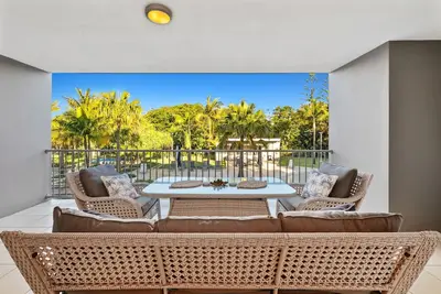 Image de Three Bedroom Poolside in the Heart of Casuarina!