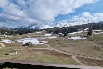 Image de Appartement 2 pièces avec coin nuit, balcon exposé Sud-Ouest, parking gratuit, proche commerces et pistes