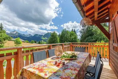 Image de Chalet \"L'Oréade\" avec vue sur les montagnes, terrasse privée et Wi-Fi