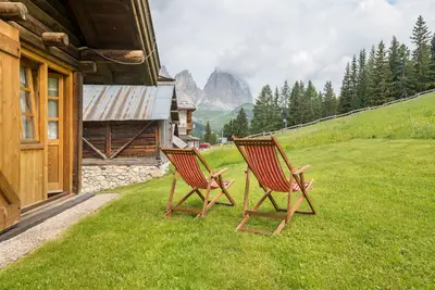 Image de Chalet \"Baita Pecol\" avec vue sur les montagnes, balcon et Wi-Fi