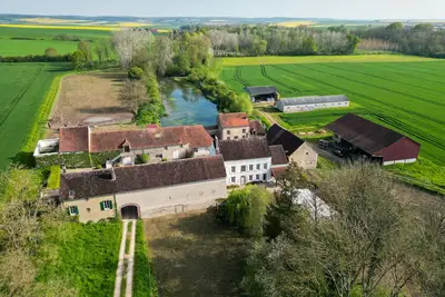 Image de Maison autonome avec terrasse privative dans une ferme-moulin