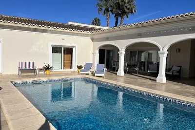 Image de Spacious 3 bed villa with private pool, level plot, close to all amenities