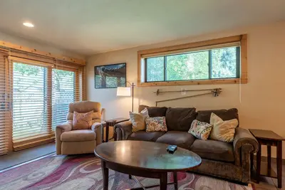 Alpine Villa Condo 1- New Listing! Find a Perch in Ketchum at Treehouse Condo