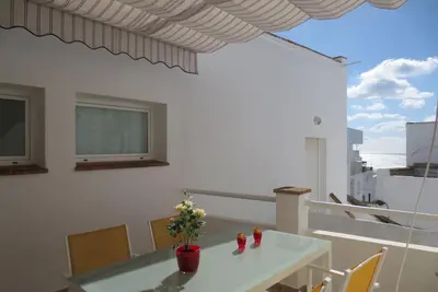 Apartamento Rojo sur la plage avec terrasse.