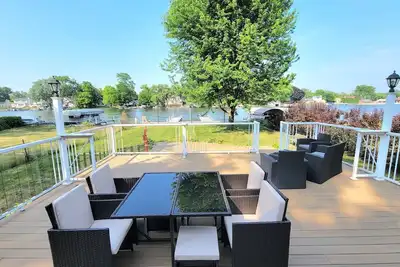 Image de Riverfront Charmer with Character & Entertainment