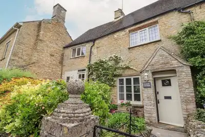 Lynton Cottage, pet friendly, character holiday cottage in Enstone