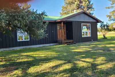 Image de Dog-friendly home on 2 acres with mtn. views, close to town; all new inside