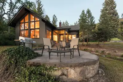 Image de Bear Den at Henry Creek Orchard