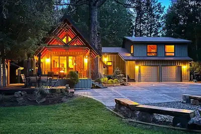 Image de Waterfront Home w\/ Hot Tub & Fire Pit in Sunriver!