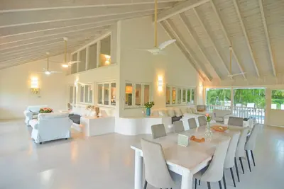 Image de Closest villa in Casa to Minitas Beach with private pool, garden, screened patio