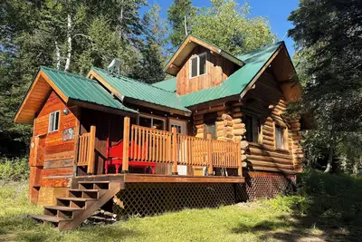 Image de Cozy cabin bordering forest service trails. Perfect escape on 10 acres of forest