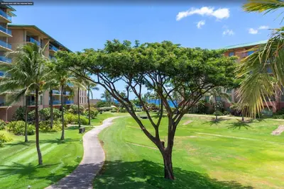 Image de Klvr welcomes you to Luana Garden Villa 1c upper level with partial ocean view