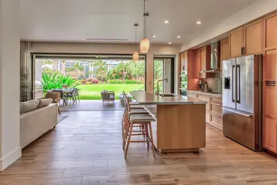 Image de Klvr welcomes you to 2 Luana Garden Villas 6b & 7a, short walk to the beach