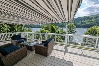 Image de Candlewood Lake - Family Getaway with direct lake access. 3775 sqft home.