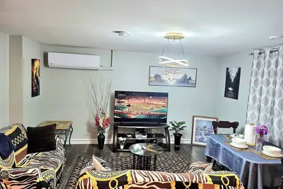 Image de Newly built, Lovely Two bedroom it is close to the Airport, lake and park.