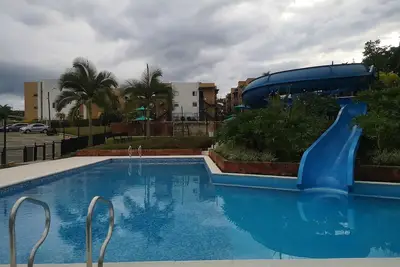 Image de Modern apartment located in a resort style condo, pools, jacuzzi, soccer field, .