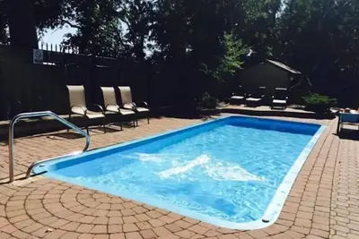 Image de Gorgeous Downtown Suite With Balcony, Pool & Free Garage, Near The Bell Center\n