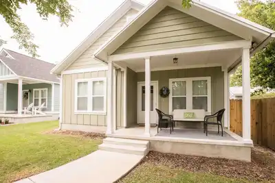 Image de Chic Thomasville Home: Walk to Downtown!