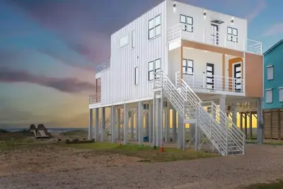 Image de 1st Row Beachfront - June 2023 Build