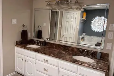 Image de Oasis on the Creek