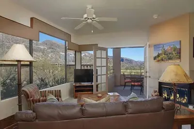 Image de Ventana Canyon Luxury Condo - Panoramic Mtn Views, 2000 per month June - Aug