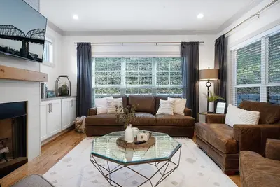 Image de Northshore Coolidge Retreat - Spacious New Build!