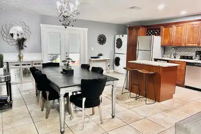 Image de Unique space with lots of details!