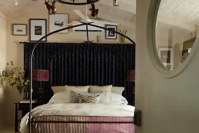 Image de Reconnect with Nature! Private Luxury Guesthouse with Vintage Airstream\n