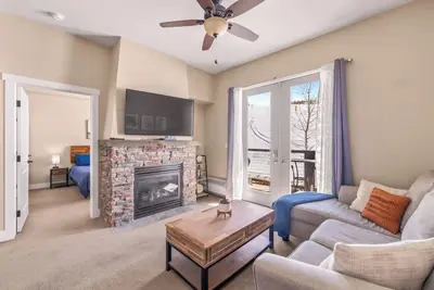 Image de Adorable 2bd/2br Ski-In/Out Condo in Granby Ranch