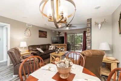 Image de Beautiful Mountain Harbor Lake Ouachita Condo Remodel 2023 Dining Fishing Spa