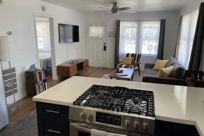 Image de 1920s Bungalow near downtown Phoenix!