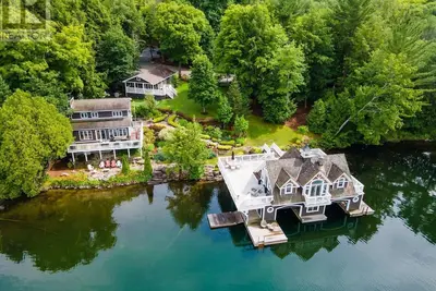 Image de Luxury Lake Joseph Cottage w/ Boathouse, Kids Cottage, Hot Tub & Putting Green