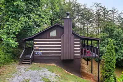 Image de Blissful Bear Heaven- Honeymoon Cabin