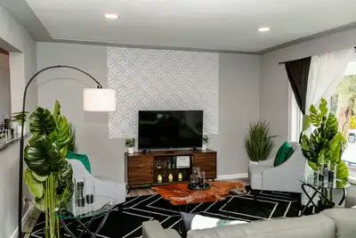 Image de Jungle Escape - 4 Br - New & Modern - Wine - Backyard