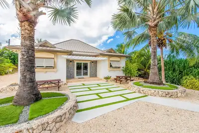 Image de The Mastic Sunnyhill Luxe Cottage on North Side