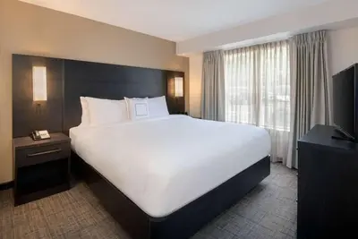 Image de Pet Friendly Hotel! 3 Spacious 2br Suites with Private Kitchens, Free Breakfast!