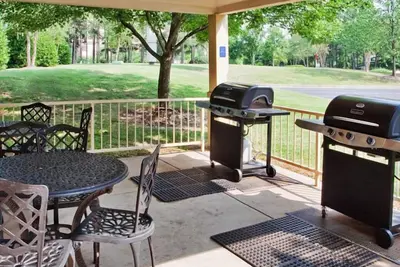 Image de Your Home Away From Home! 4 Posh Units, Short Drive to Webb Bridge Park